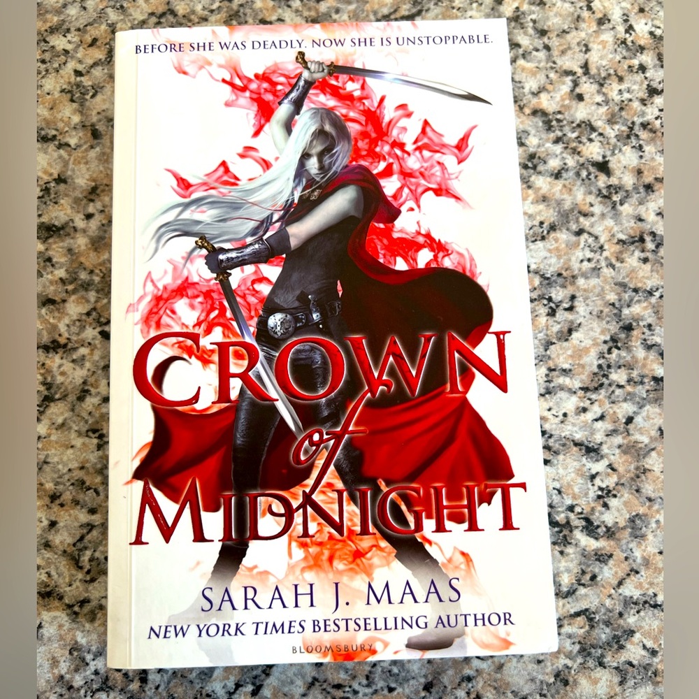 Throne of Glass Crown of midnight UK White cover
